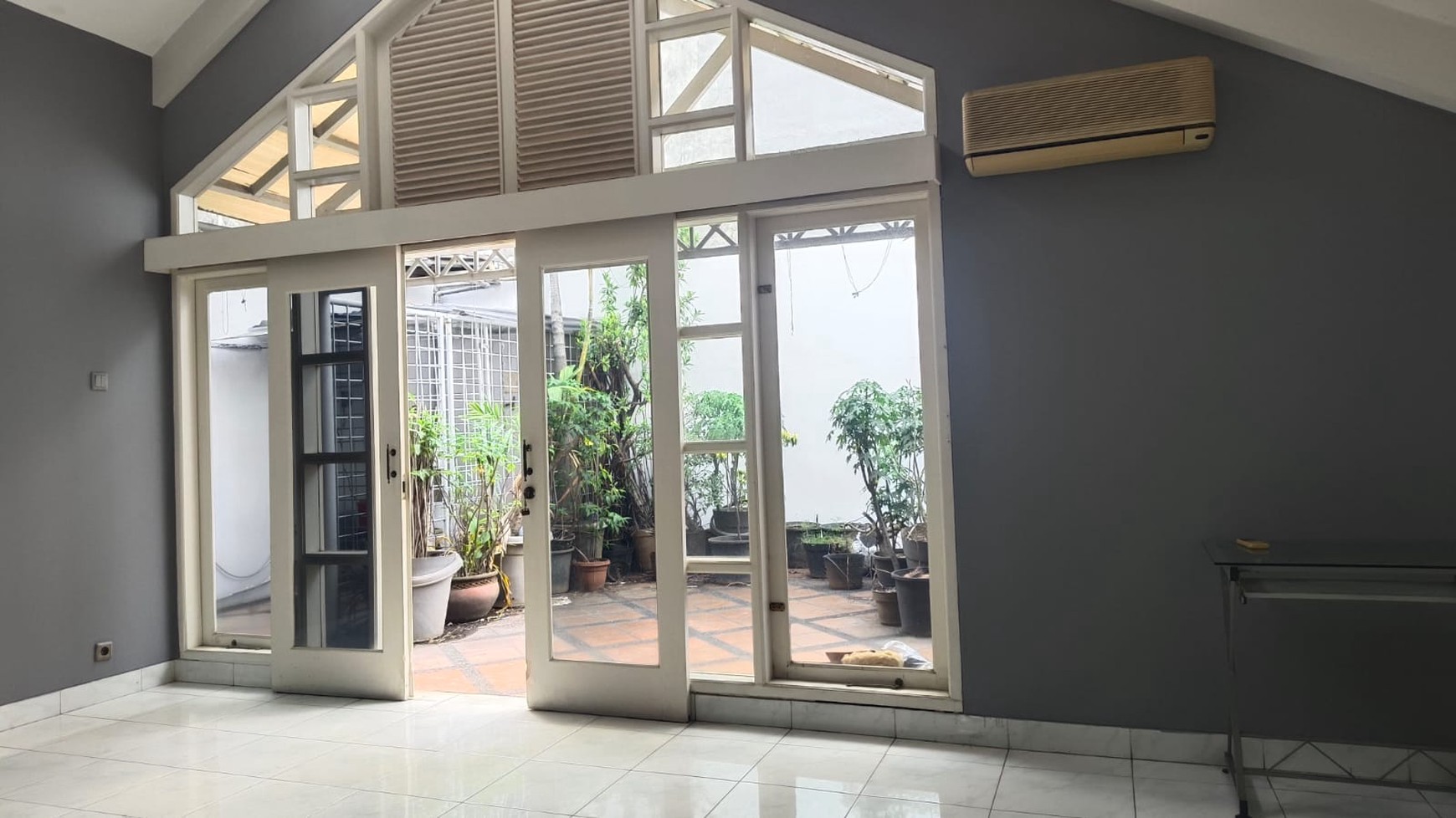 Rumah Disewa - lokasi strategis di Pondok Indah Jakarta Selatan