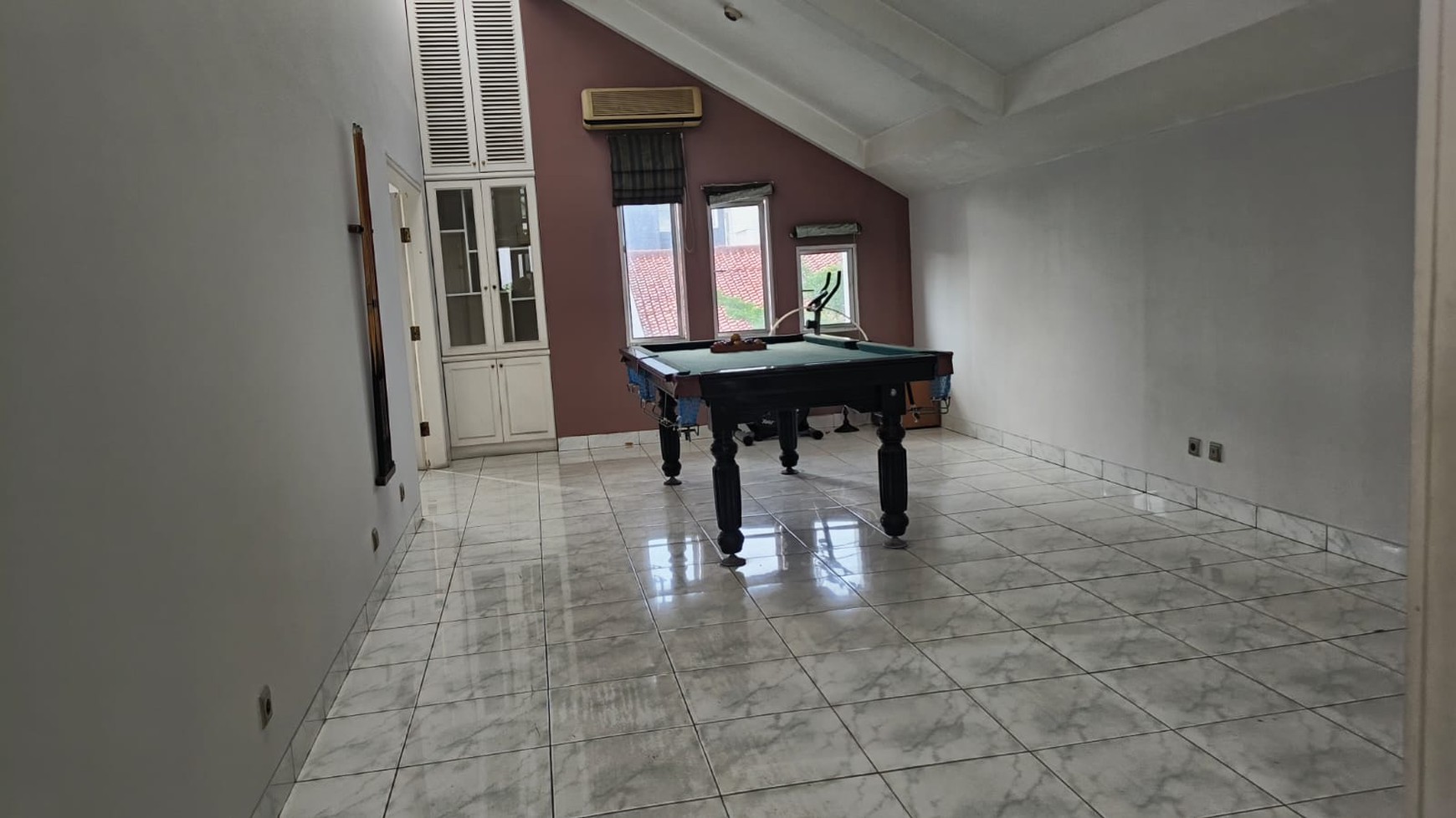 Rumah Disewa - lokasi strategis di Pondok Indah Jakarta Selatan