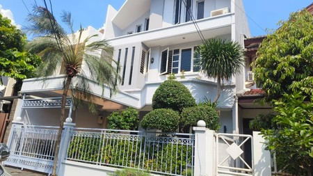 Rumah Disewa - lokasi strategis di Pondok Indah Jakarta Selatan