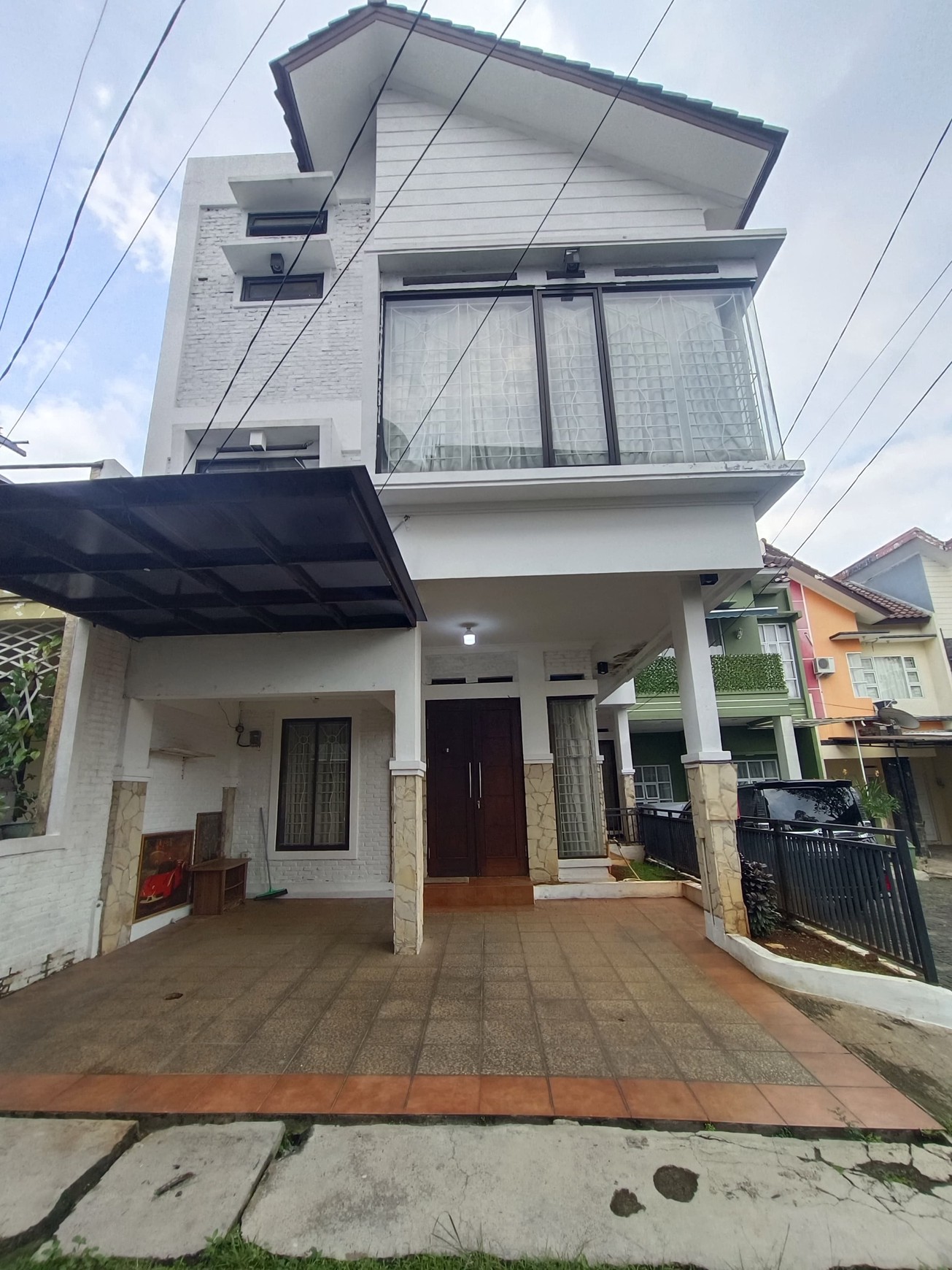 Rumah Bagus, 2 Lantai, dalam Cluster di Cireunde .