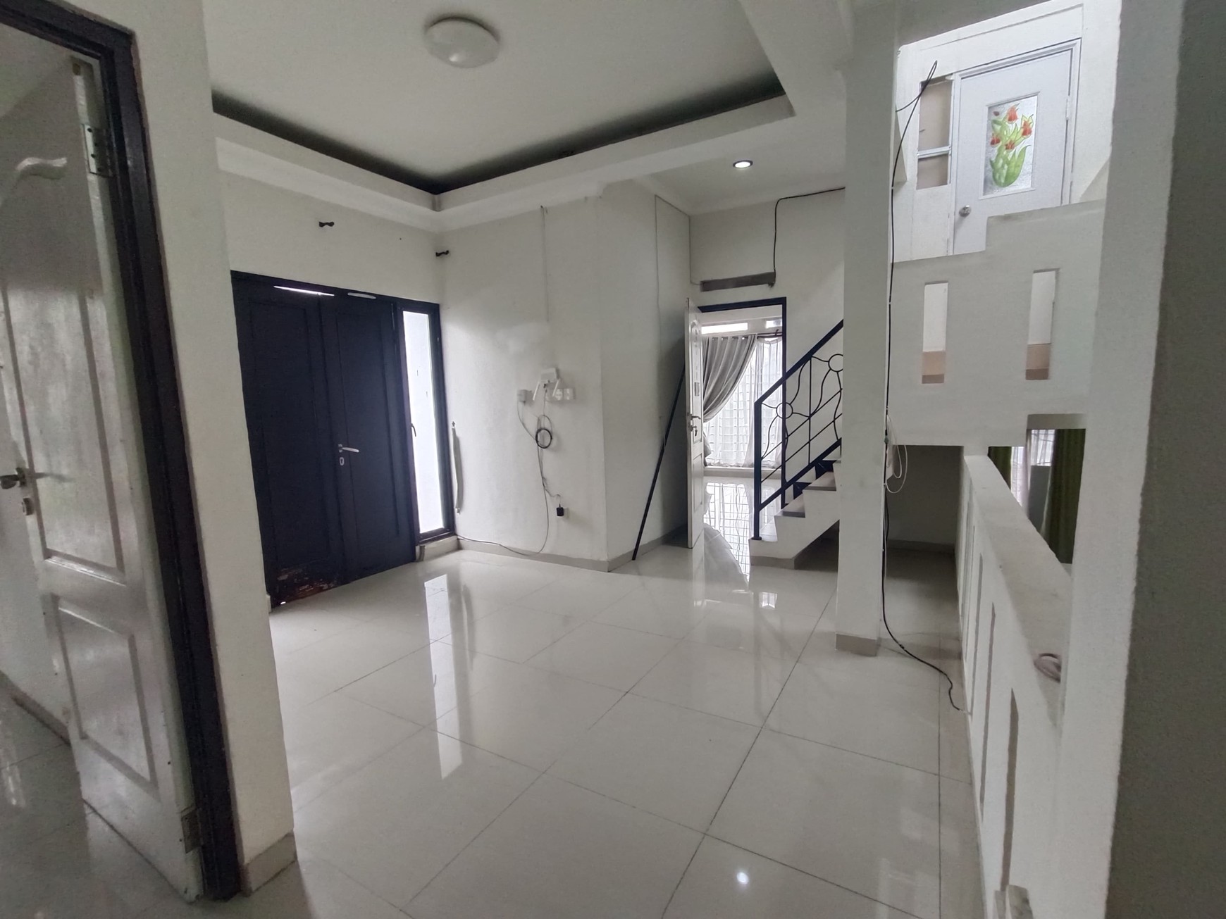 Rumah Bagus, 2 Lantai, dalam Cluster di Cireunde .