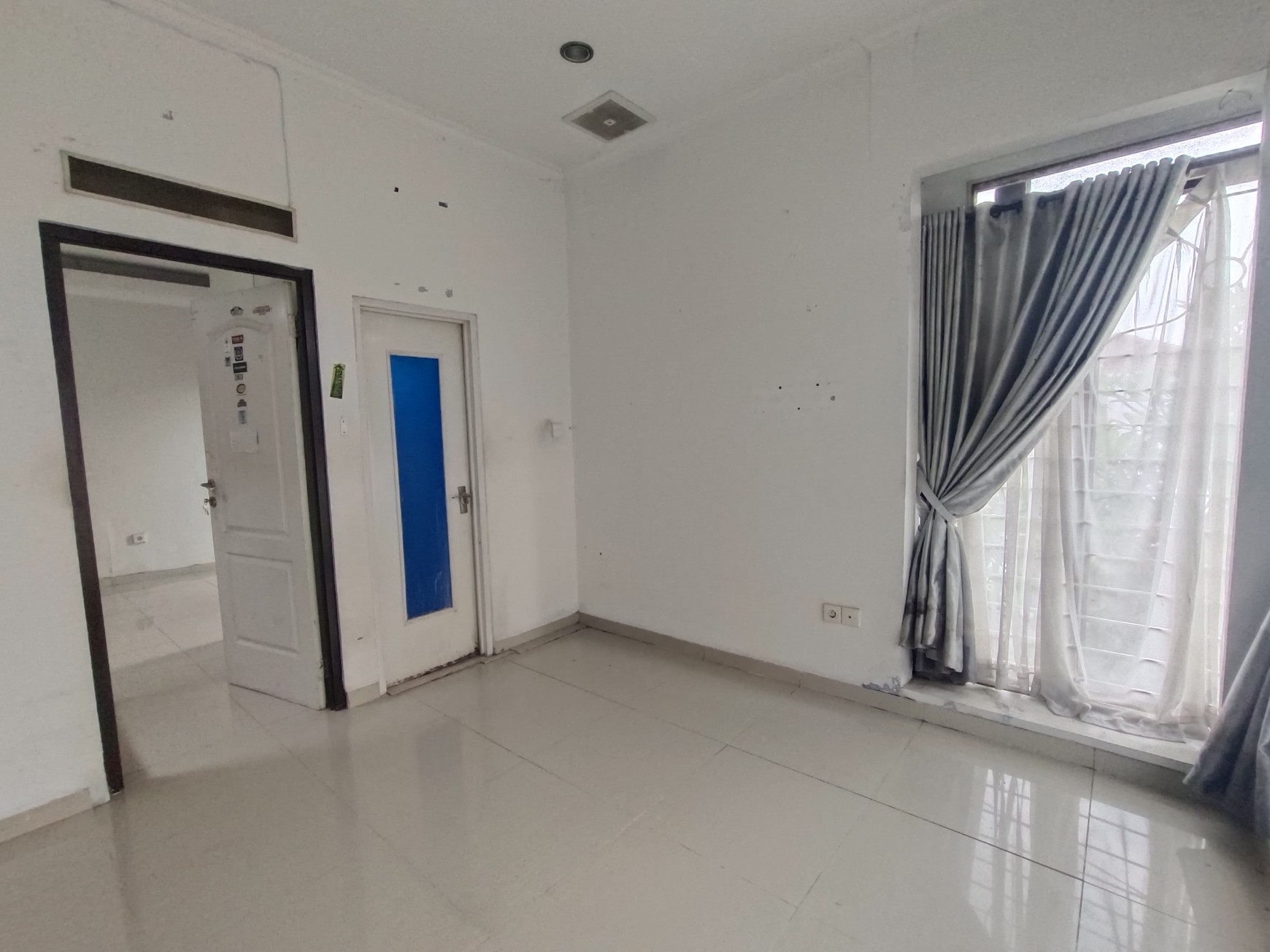 Rumah Bagus, 2 Lantai, dalam Cluster di Cireunde .