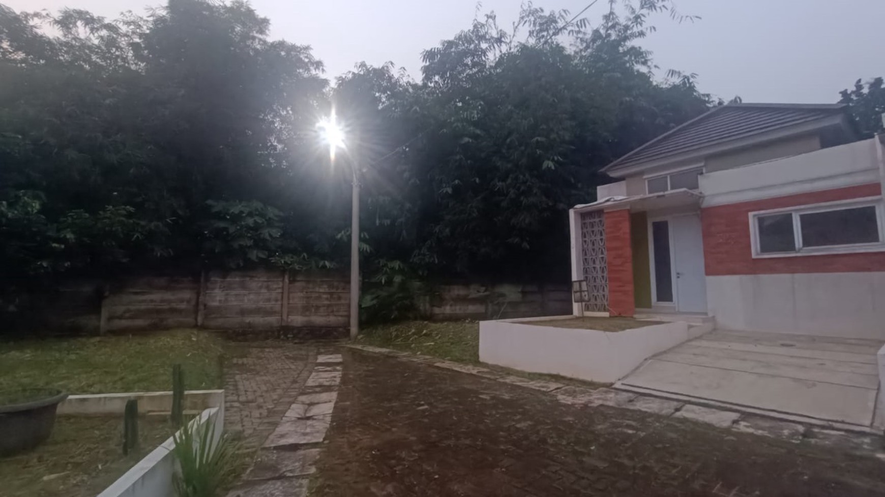 Rumah Siap Huni 2 Lantai Strategis