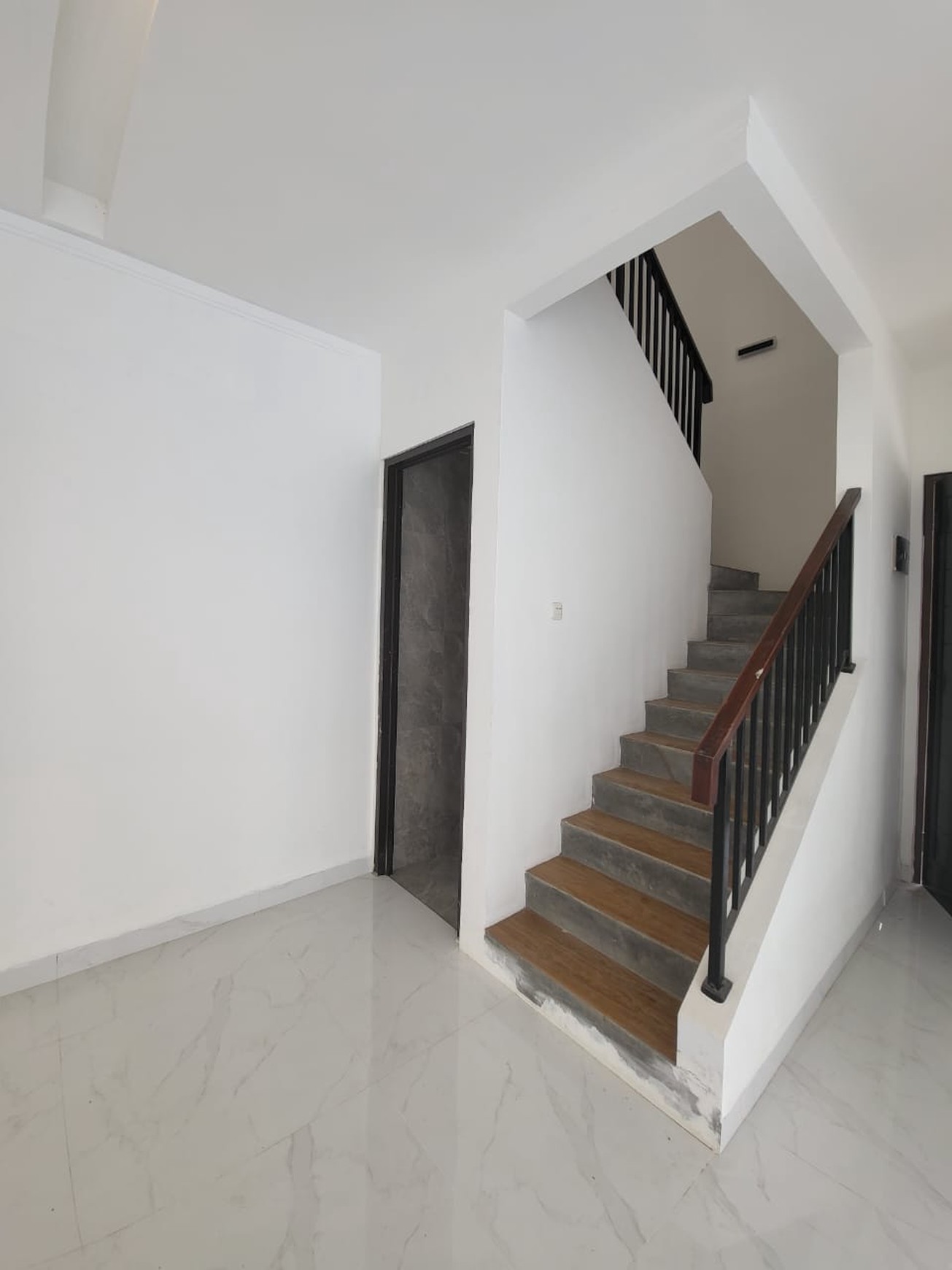 Rumah 2 Lantai SHM Siap Huni Dalam Cluster @Bintaro Sektor 9.