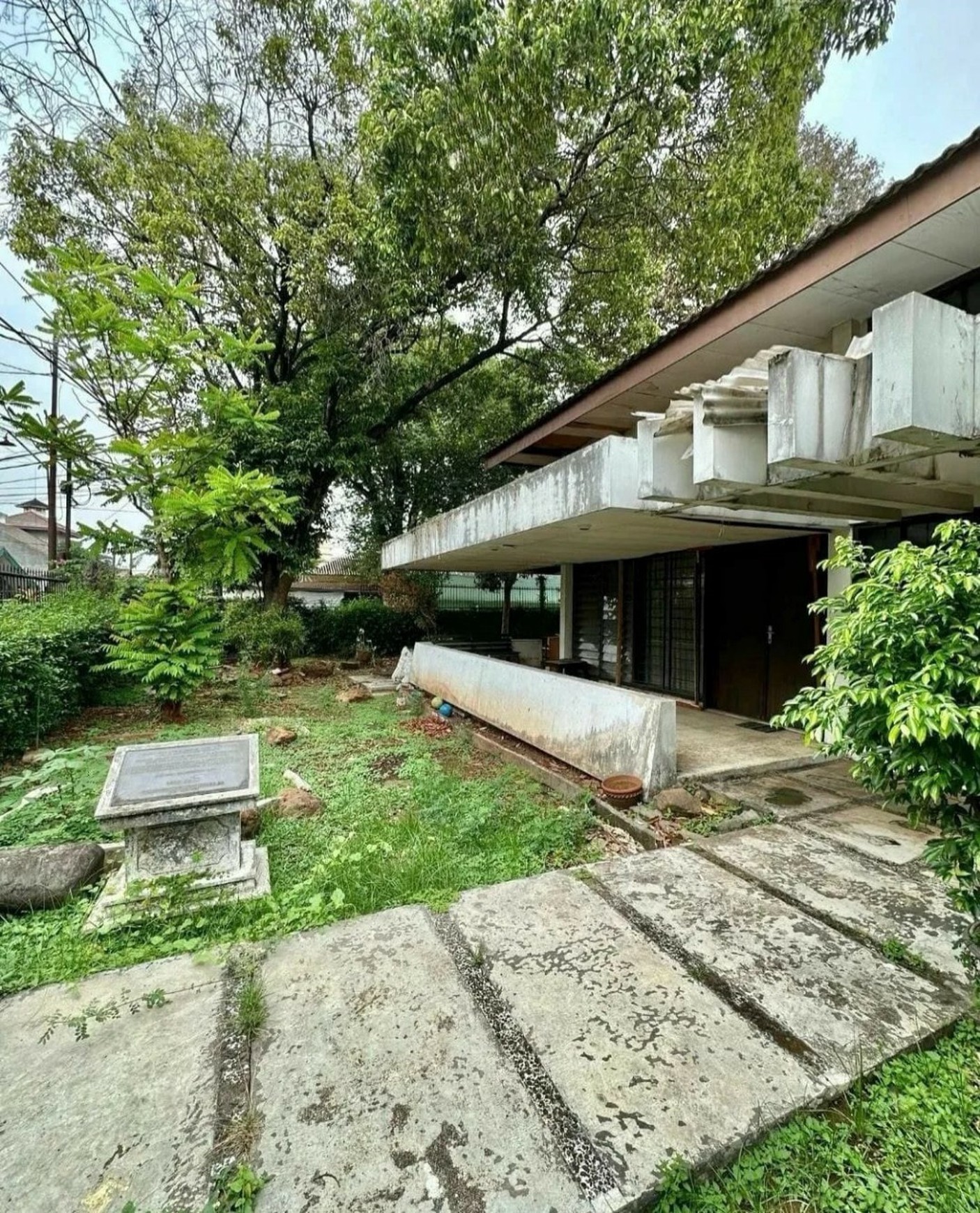 Hitung Tanah. Rumah Lama Turun Harga di Arteri Pondok Indah Jl Tanah Kusir Kebayoran Lama Jakarta Selatan. Tanah Luas.