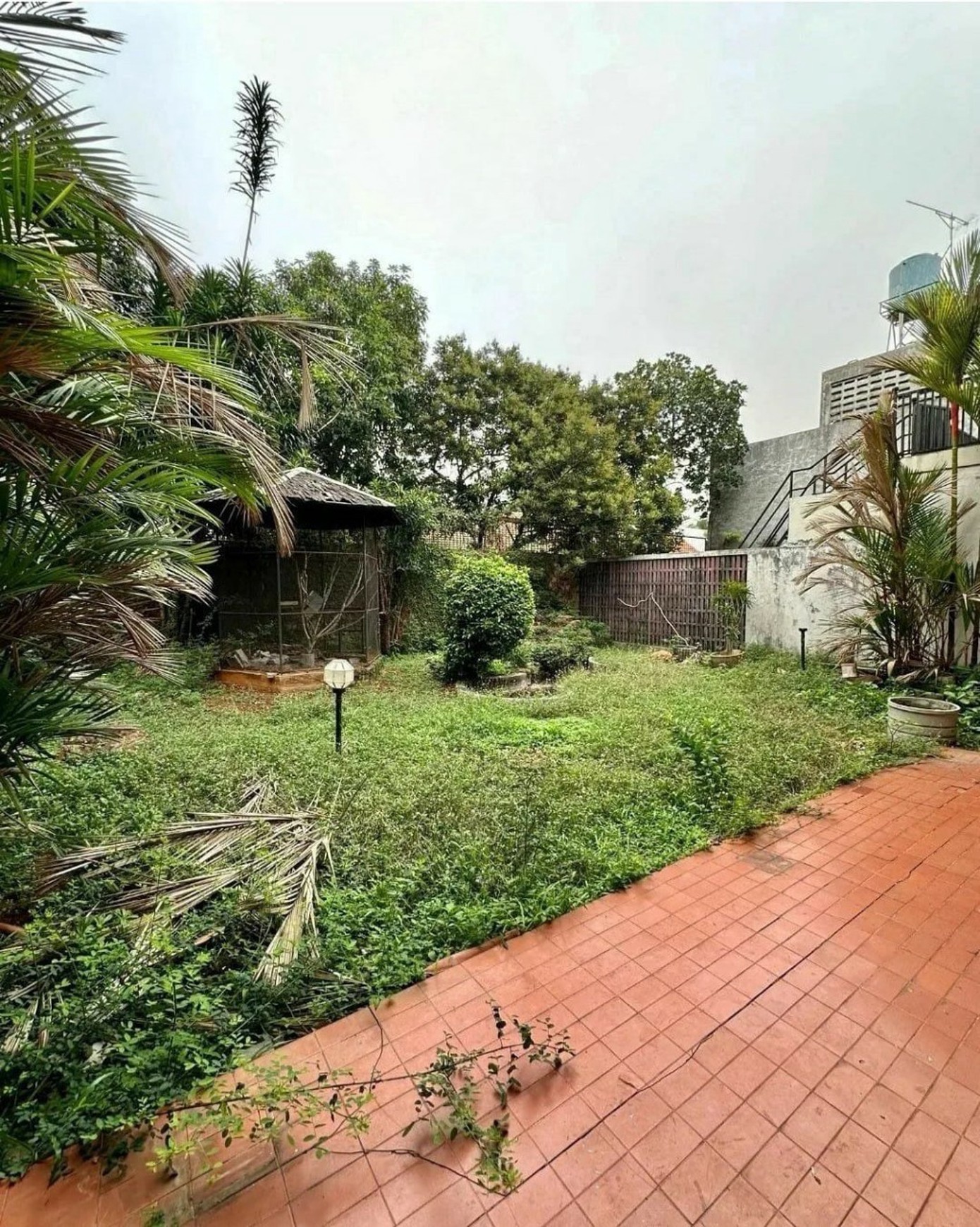 Hitung Tanah. Rumah Lama Turun Harga di Arteri Pondok Indah Jl Tanah Kusir Kebayoran Lama Jakarta Selatan. Tanah Luas.