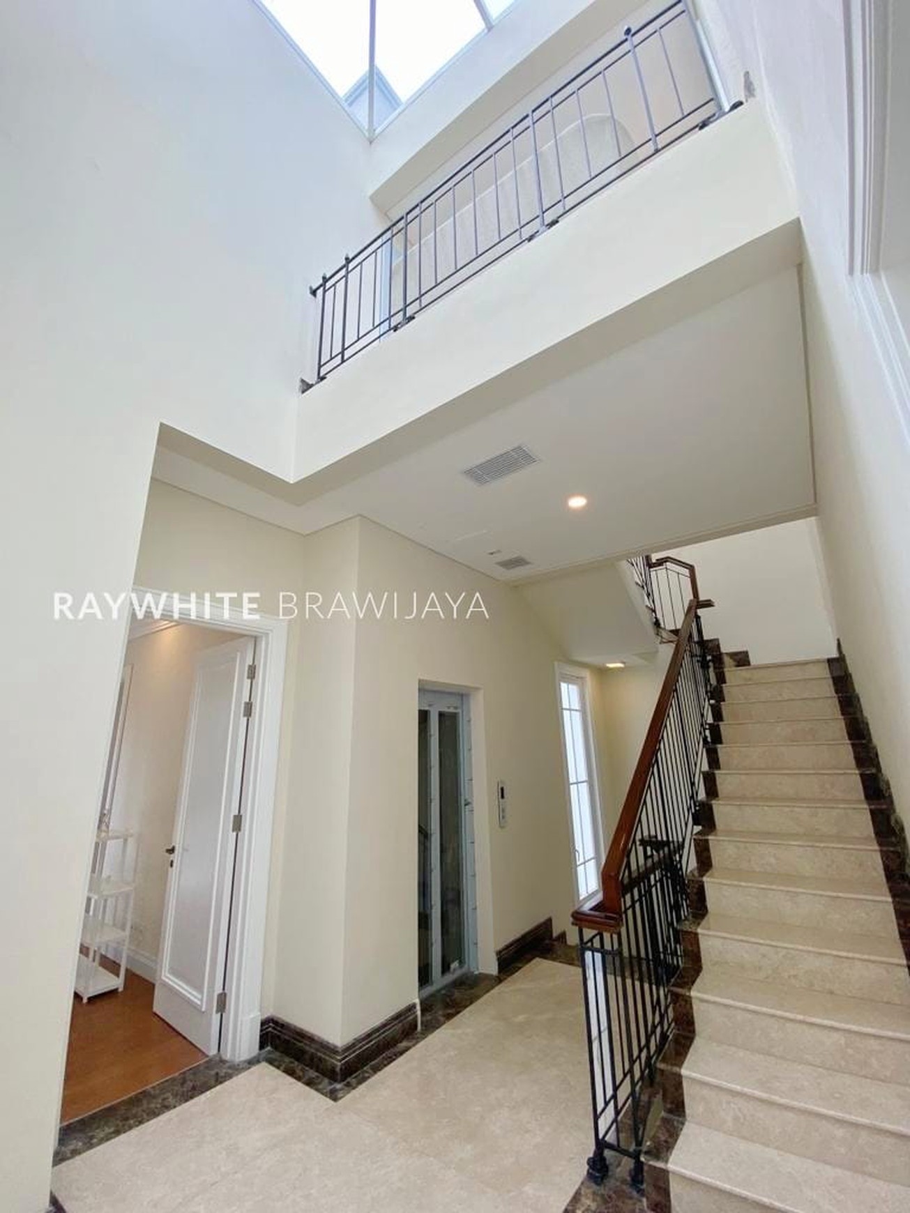 Brand New Townhouse Mewah Area Gandaria Kebayoran 