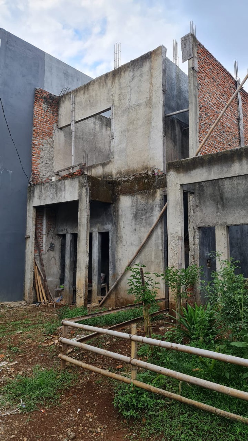 Kavling dan Bangunan Setengah Jadi di Elang Bintaro Residence Sawah Lama Ciputat Tangerang Selatan