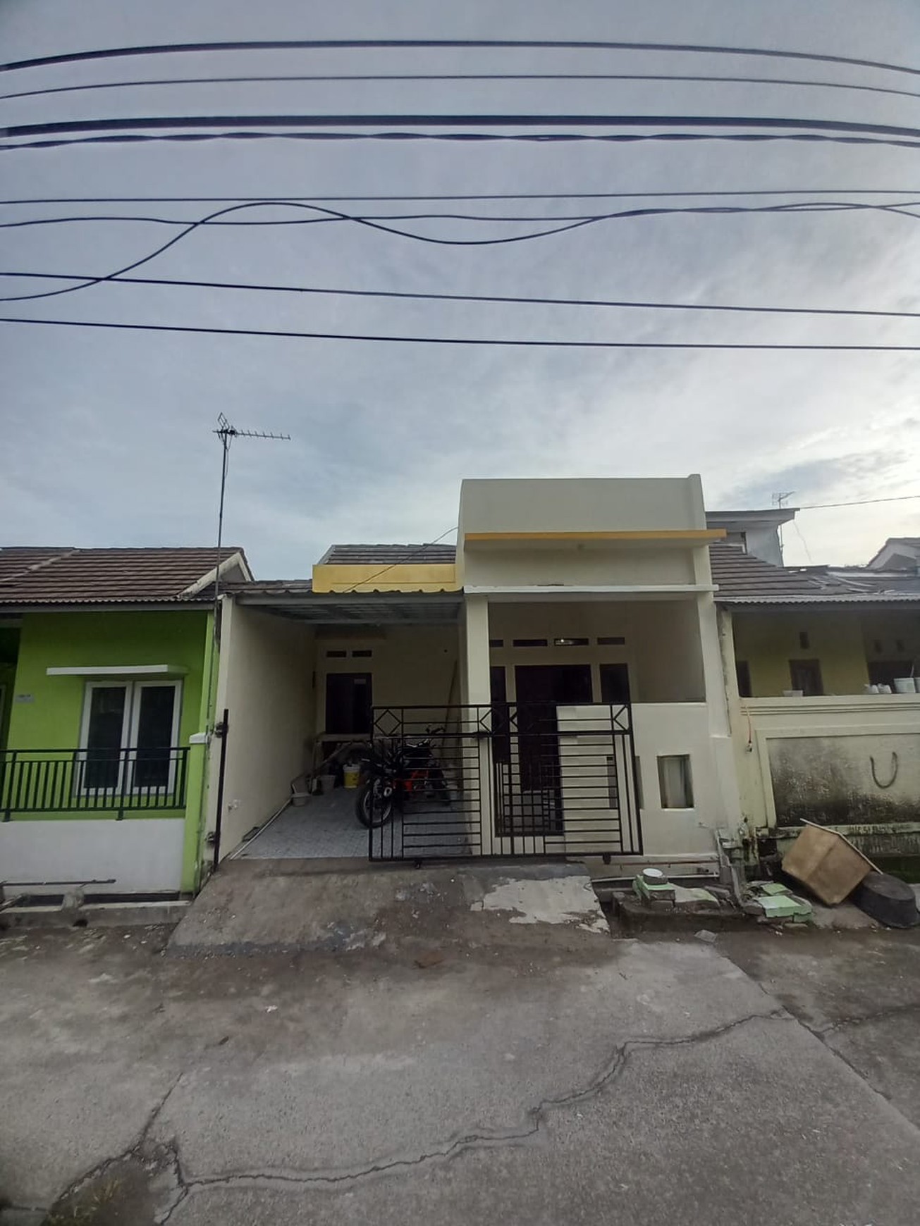 Rumah SHM Siap Huni di Dharmawangsa Residence Bekasi