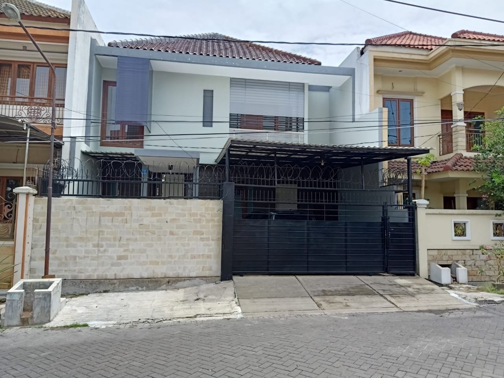 Di jual Rumah Siap Huni Rp 3,5 M Di DARMO Permai Selatan Surabaya Barat