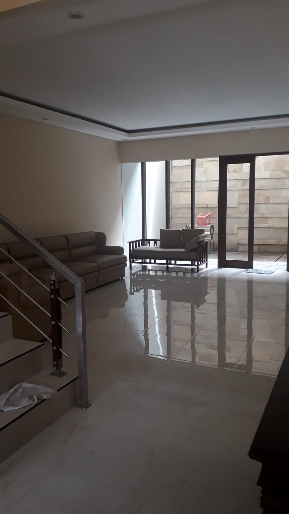 Di jual Rumah Siap Huni Rp 3,5 M Di DARMO Permai Selatan Surabaya Barat