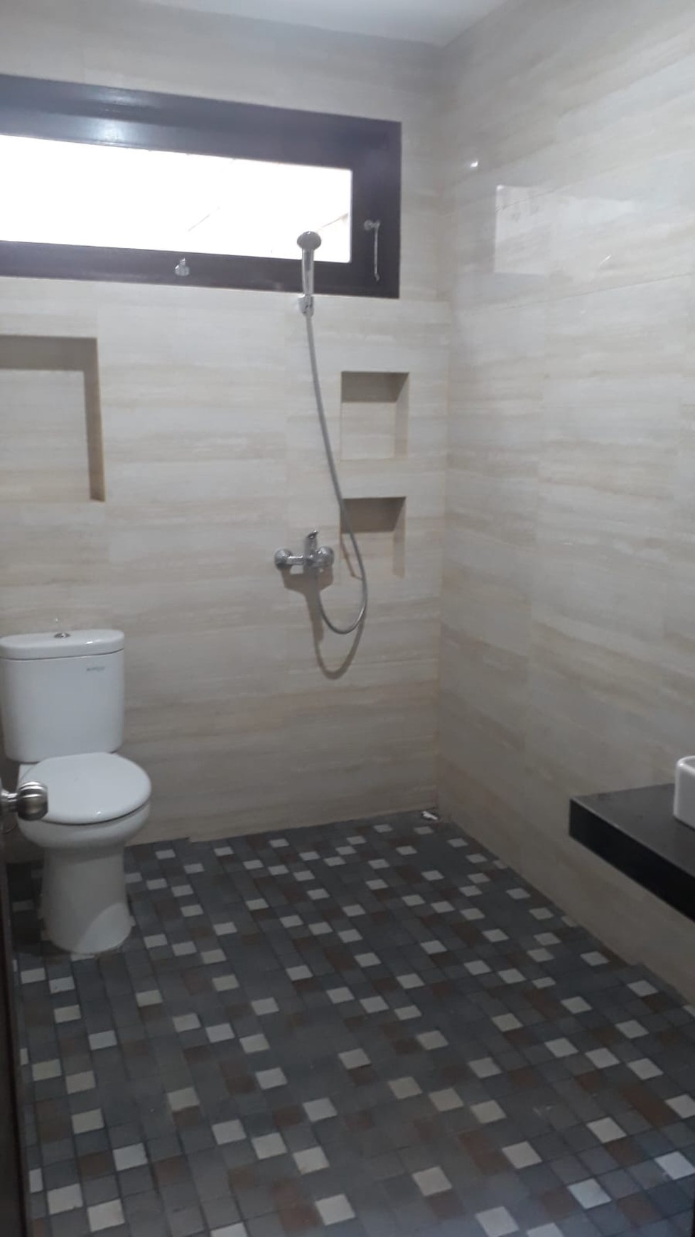 Di jual Rumah Siap Huni Rp 3,5 M Di DARMO Permai Selatan Surabaya Barat