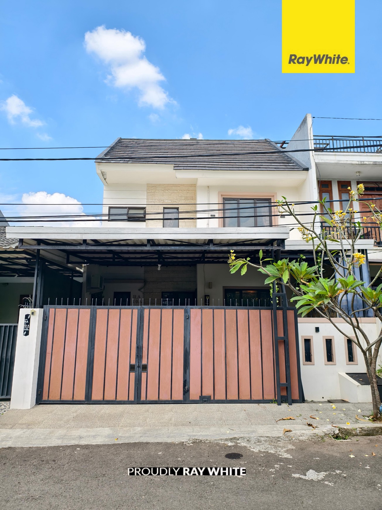 Rumah 2 lantai di Nusa Loka BSD City, Jalan depan Lebar