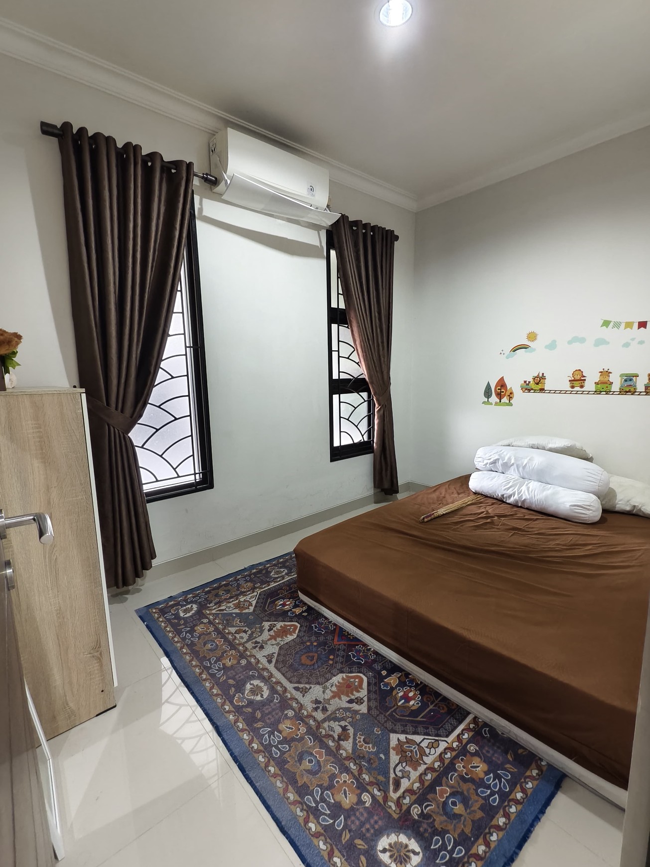 Rumah 2 lantai di Nusa Loka BSD City, Jalan depan Lebar
