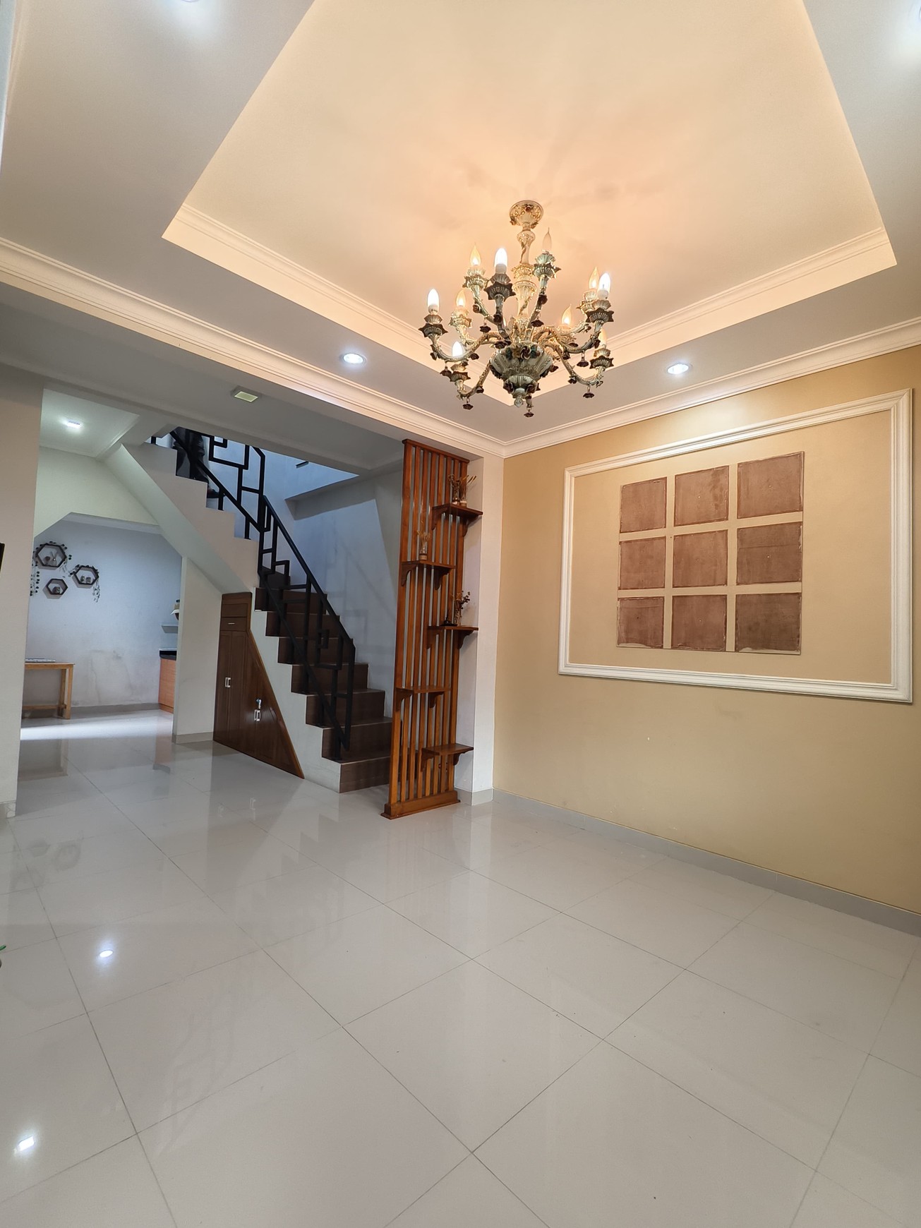 Rumah 2 lantai di Nusa Loka BSD City, Jalan depan Lebar