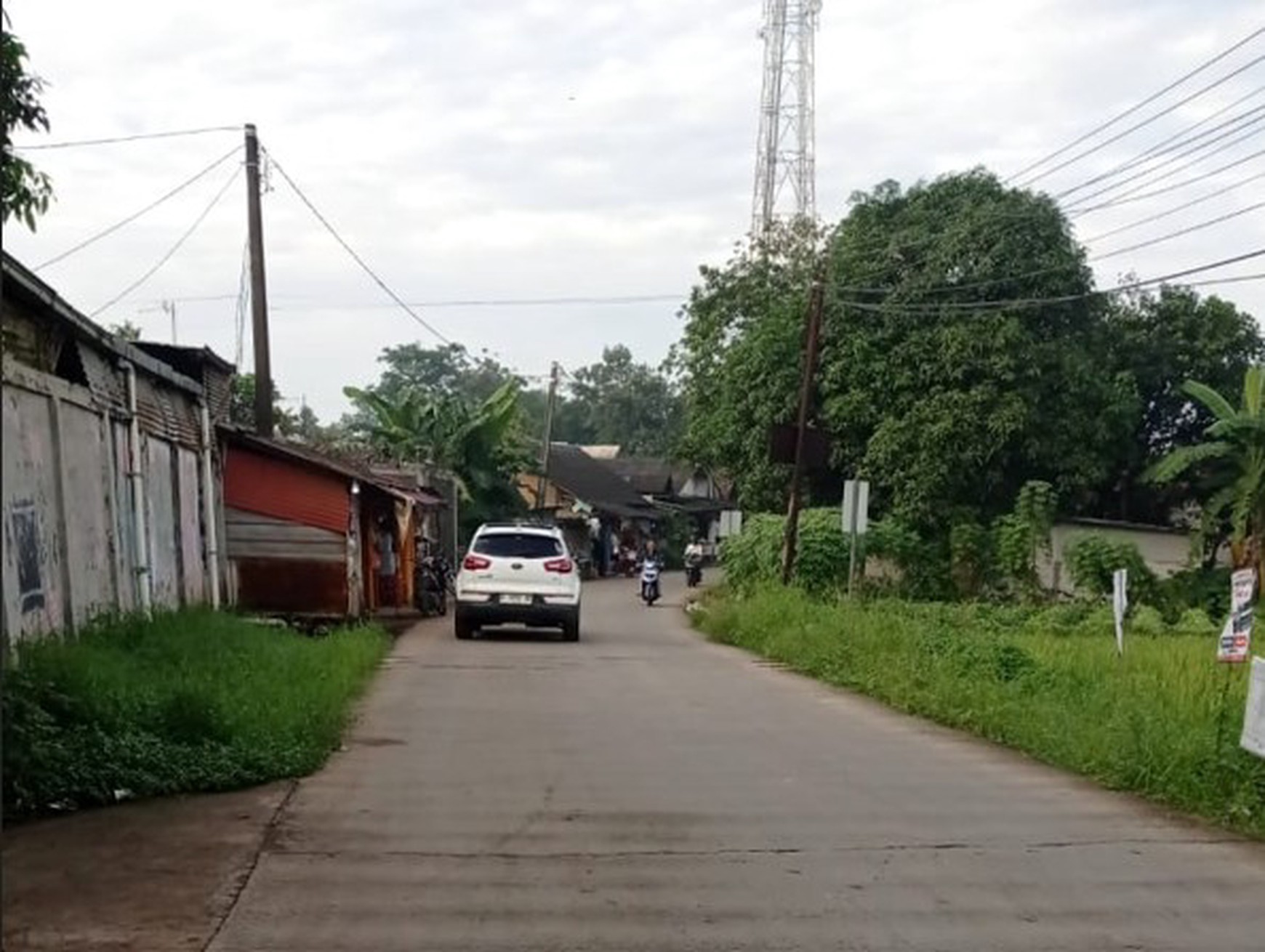 Tanah Luas di daerah CIlengsi Jawa Barat akses depan Jalan sudah COR