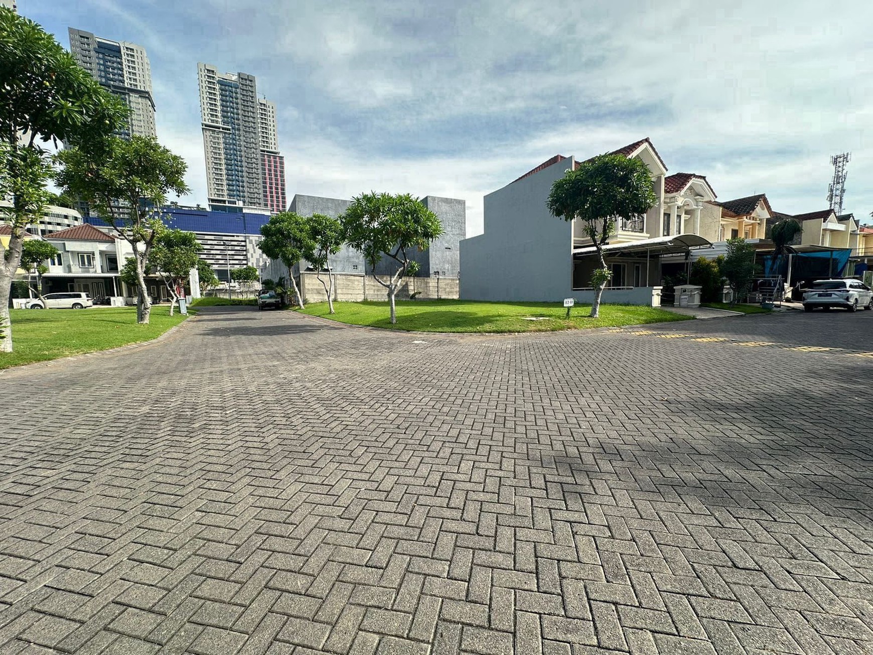Dijual 219 m2 Tanah Kavling Pakuwon City Surabaya Timur - Row Jalan 4 Mobil - Dekat Sekolah Xin Zhong, Gloria, Al Azhar