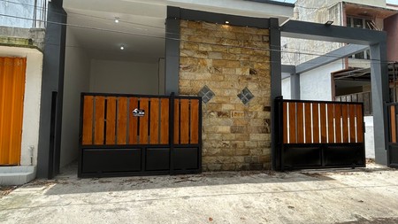 Rumah Dengan 2 Carport Kapan Lagi? Apalagi Potensial Tinggi di Kawasan Kota Malang - 1,4M Nego!!!