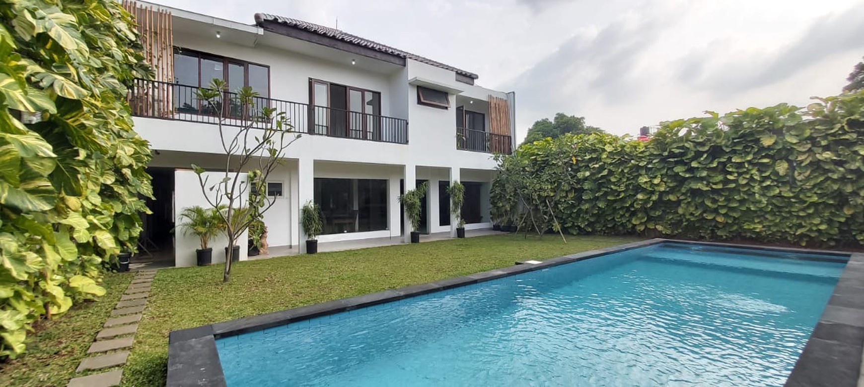 BIG AND BEAUTIFUL HOUSE AT CIPETE AREA