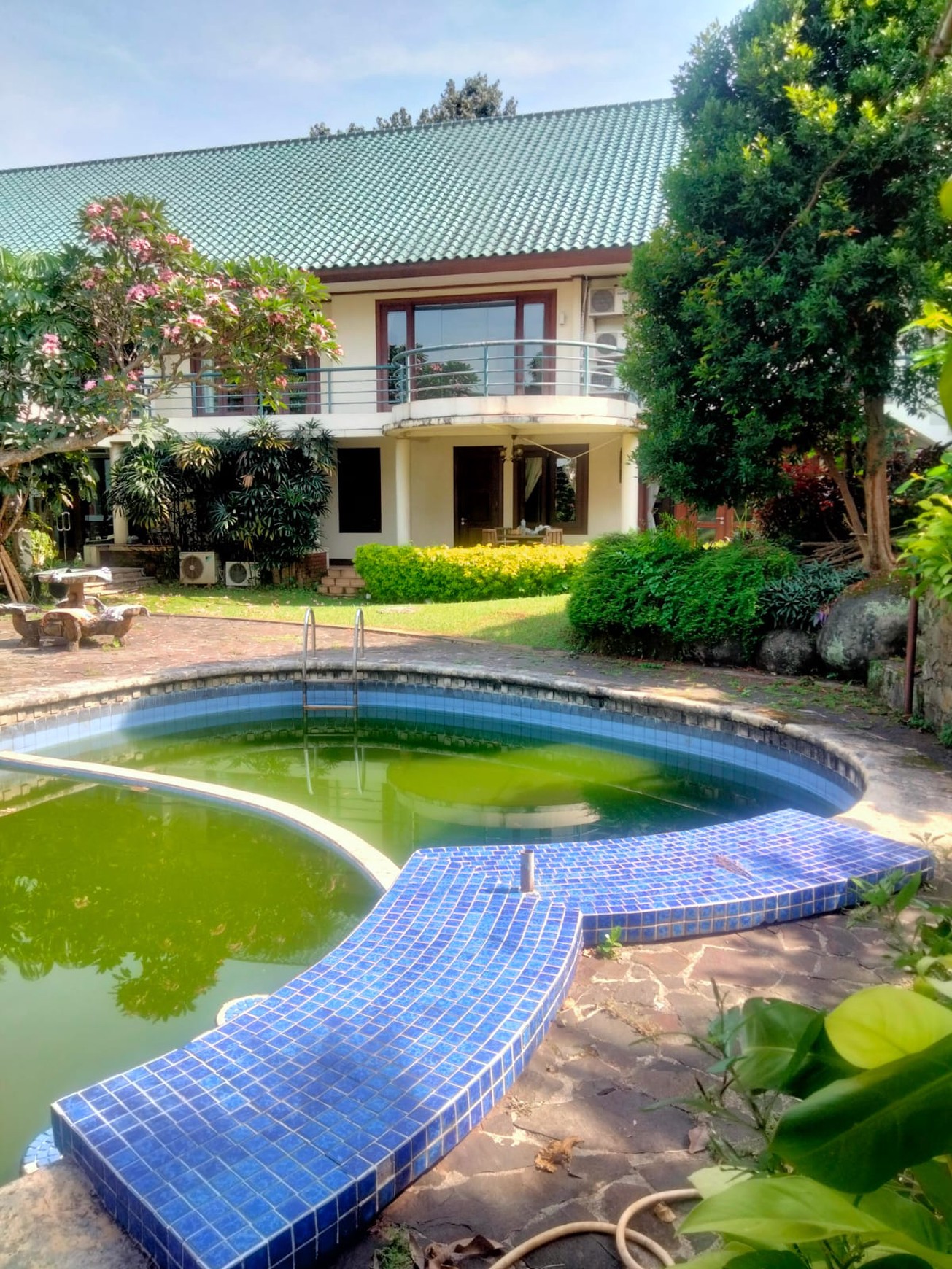Di Jual Rumah Nuansa Villa lokasi di Jl Poncol Lestari Lebak Bulus - Jakarta Selatan