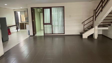 Di Jual Rumah siap huni Town House mewah 3lt lokasi di Jl Lebak Bulus Residence Jakarta Selatan 