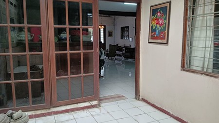 Rumah 2,5 lantai,luas tanah 240 di Bintaro Jaya 5