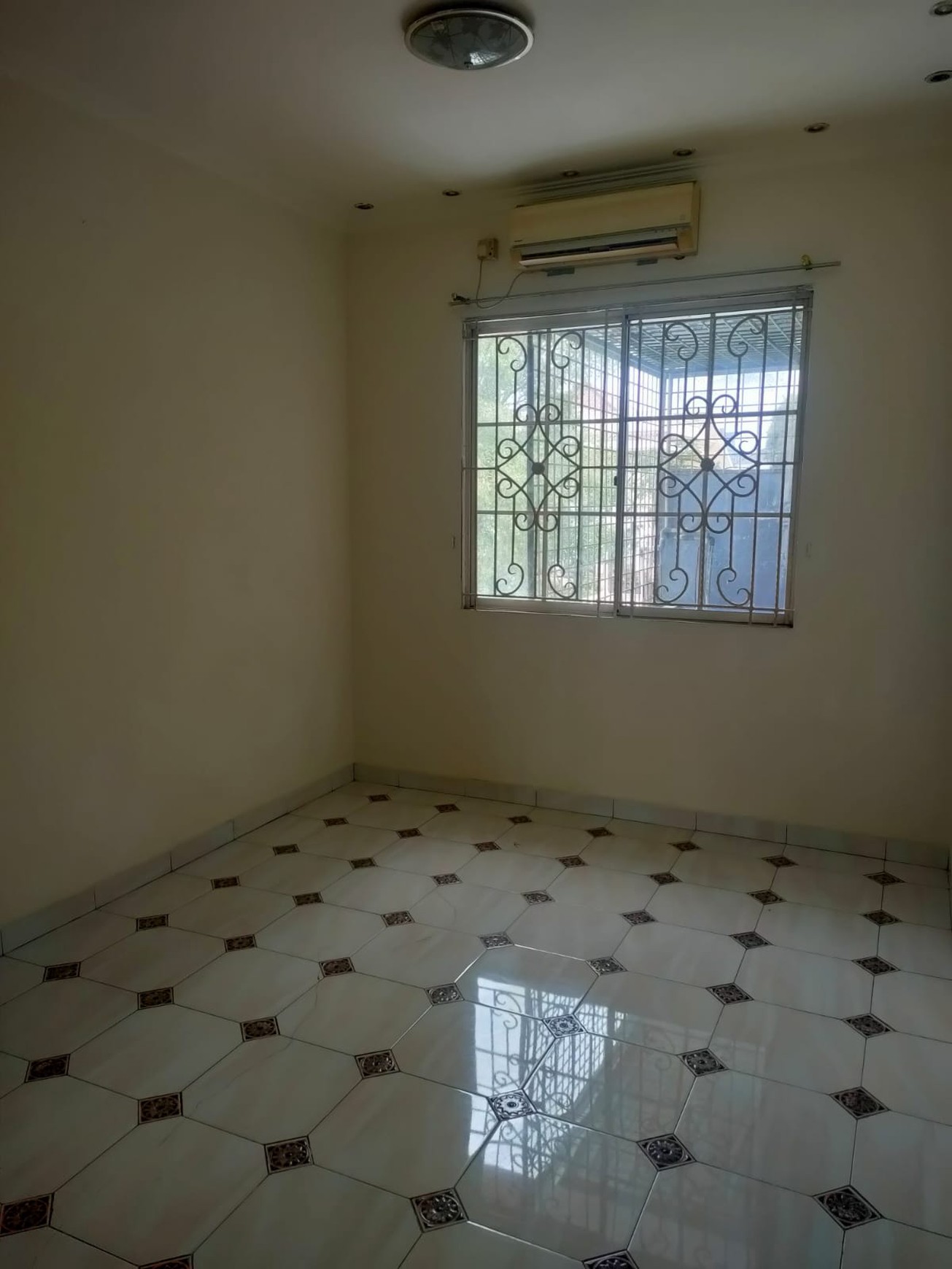 Disewakan rumah di cluster riviera palem semi karawaci - Tangerang 