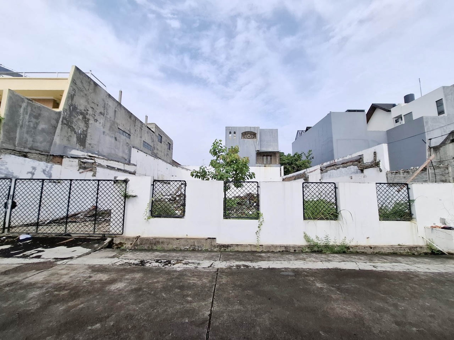 Tanah Kelapa Puyuh, Kelapa Gading