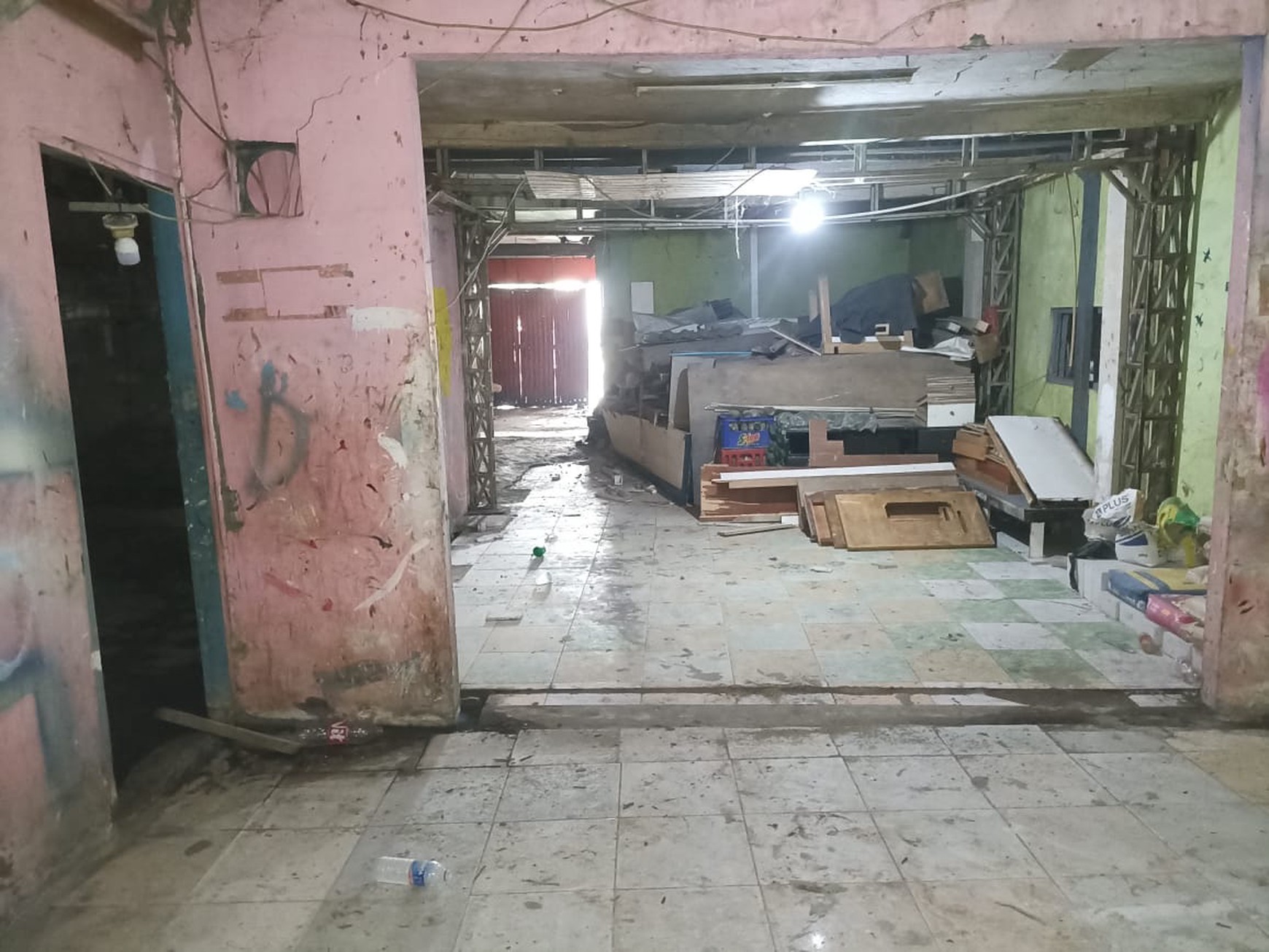 Gudang perlu renovasi, hitung tanah, Jl Mawar Merah, Pondok Kopi Duren Sawit