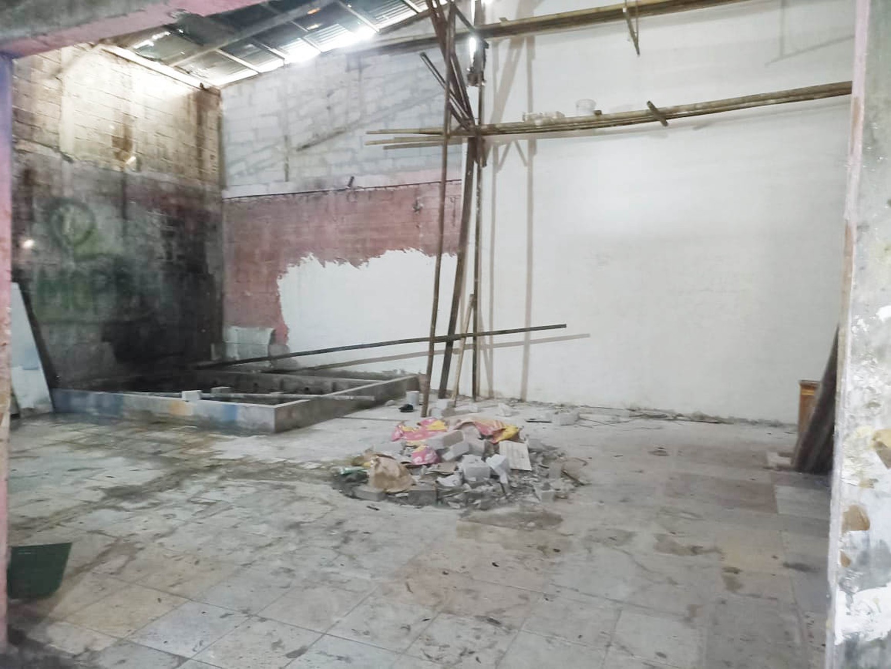Gudang perlu renovasi, hitung tanah, Jl Mawar Merah, Pondok Kopi Duren Sawit