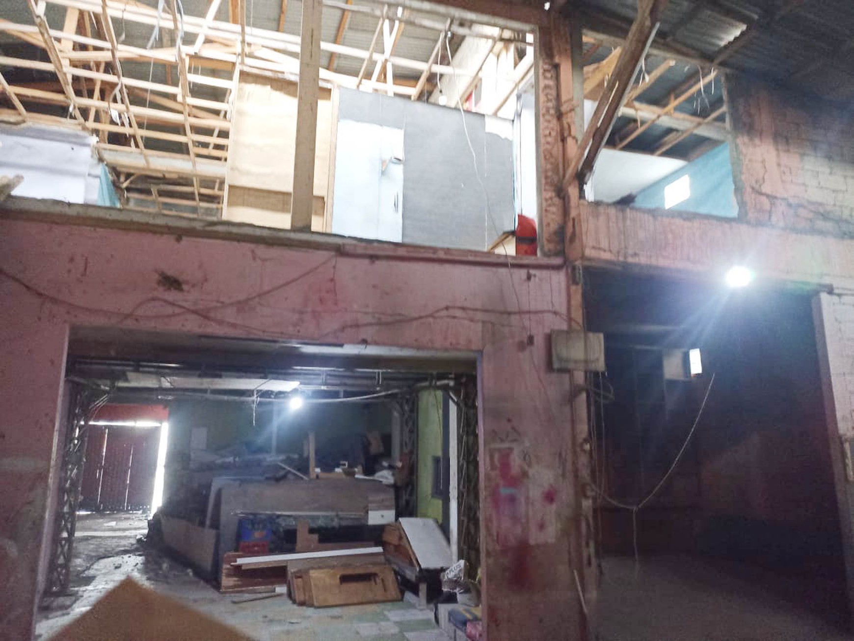 Gudang perlu renovasi, hitung tanah, Jl Mawar Merah, Pondok Kopi Duren Sawit