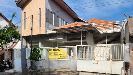Rumah Strategis Dijual di Pusat Kota Surabaya - Luas 300m&#xb2;, Cocok untuk Klinik atau Usaha
