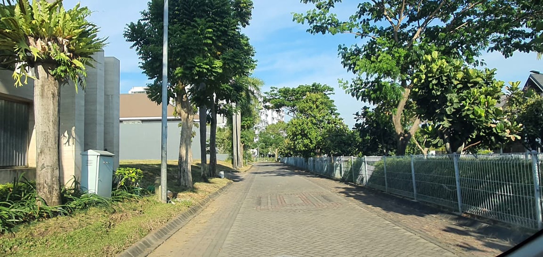 Dijual kavling golf view + danau di Graha Famili , Surabaya Barat