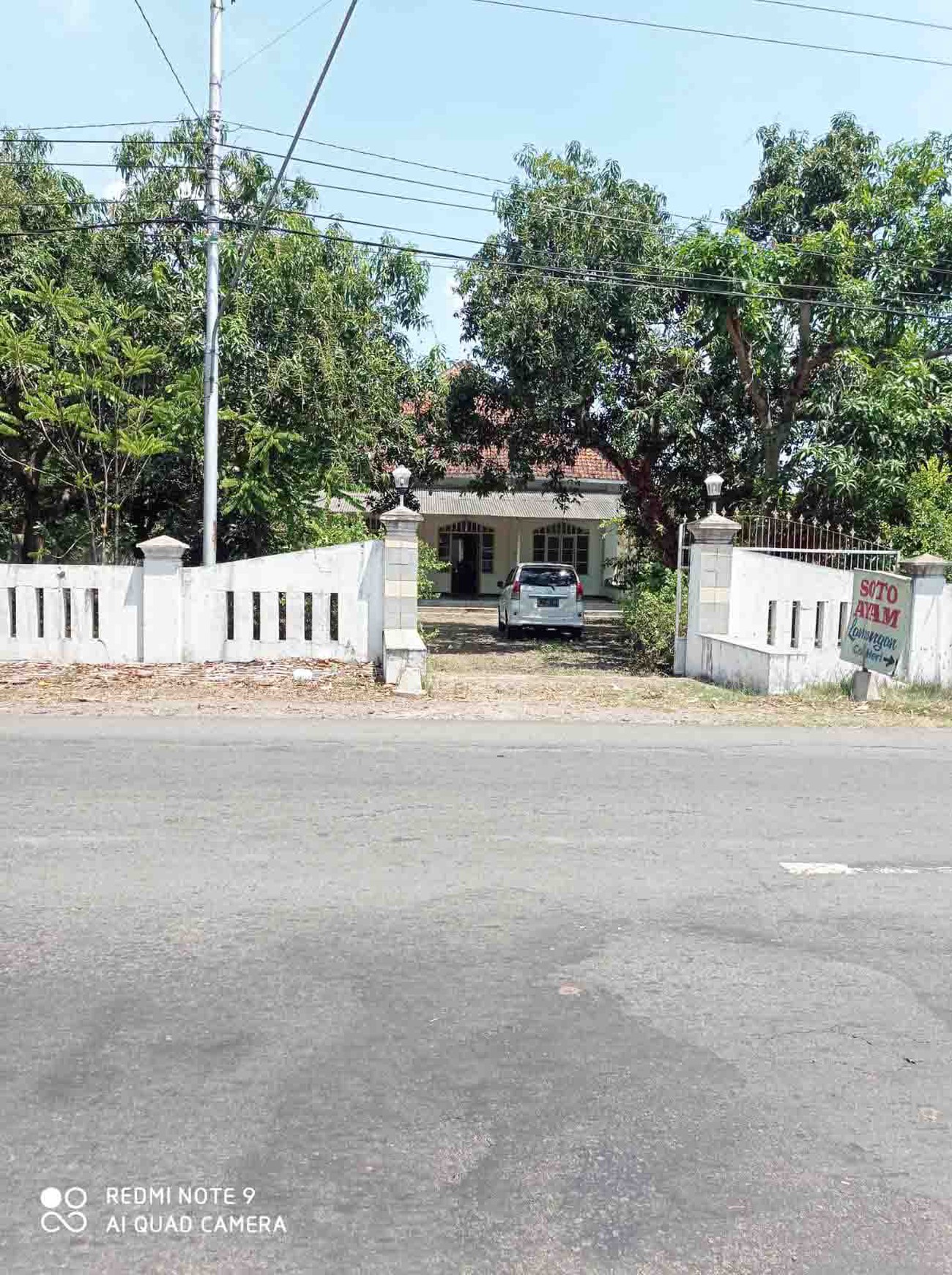 Rumah di Jl. Merdeka, Mojowarno - Jombang, Halaman Luas, Nol Jalan Raya
