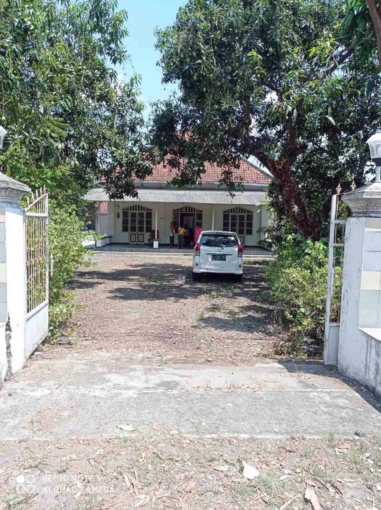 Rumah di Jl. Merdeka, Mojowarno - Jombang, Halaman Luas, Nol Jalan Raya