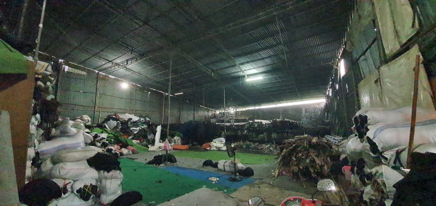 Tanah + Gudang DIjual di Jl. Dukuh Bulu, Surabaya Barat
