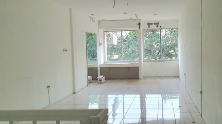 Ruko Sewa hanya lantai 2, lokasi strategis di Kelapa Hibrida Raya, Kelapa Gading Luas 4,5x17m2
