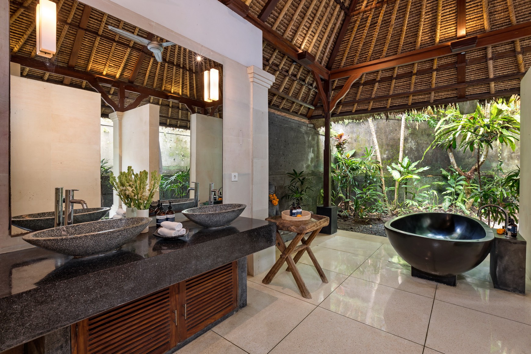 Freehold - Timeless Luxury Villa Estate Overlooking the River in Cepaka, Bali