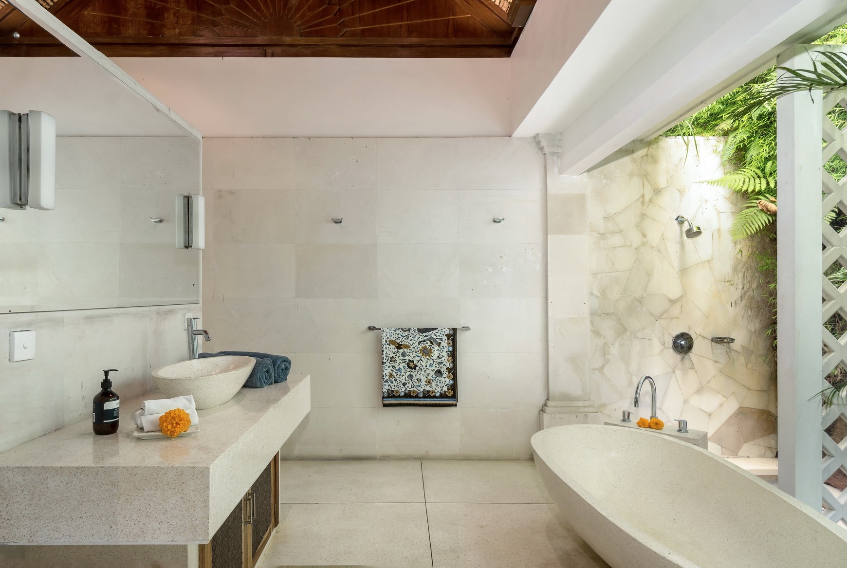 Freehold - Timeless Luxury Villa Estate Overlooking the River in Cepaka, Bali