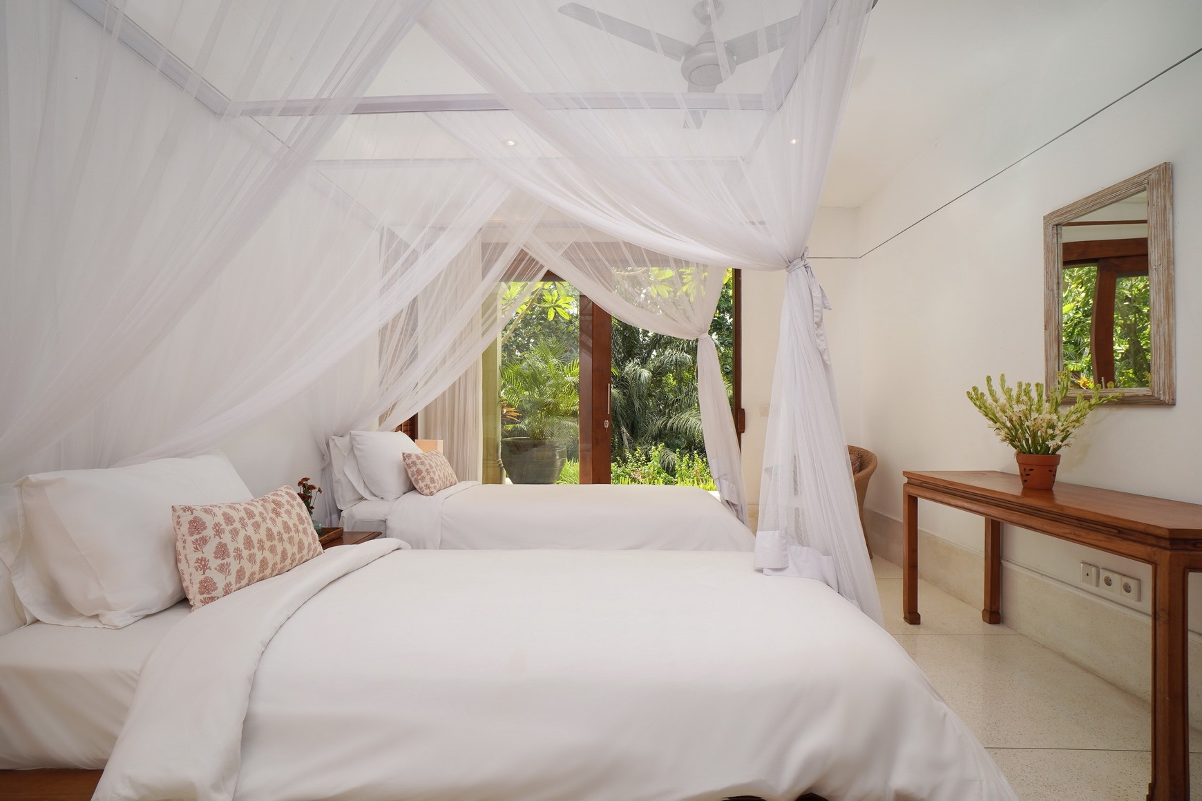 Freehold - Timeless Luxury Villa Estate Overlooking the River in Cepaka, Bali