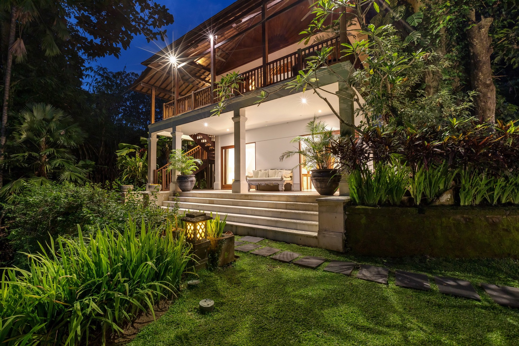 Freehold - Timeless Luxury Villa Estate Overlooking the River in Cepaka, Bali