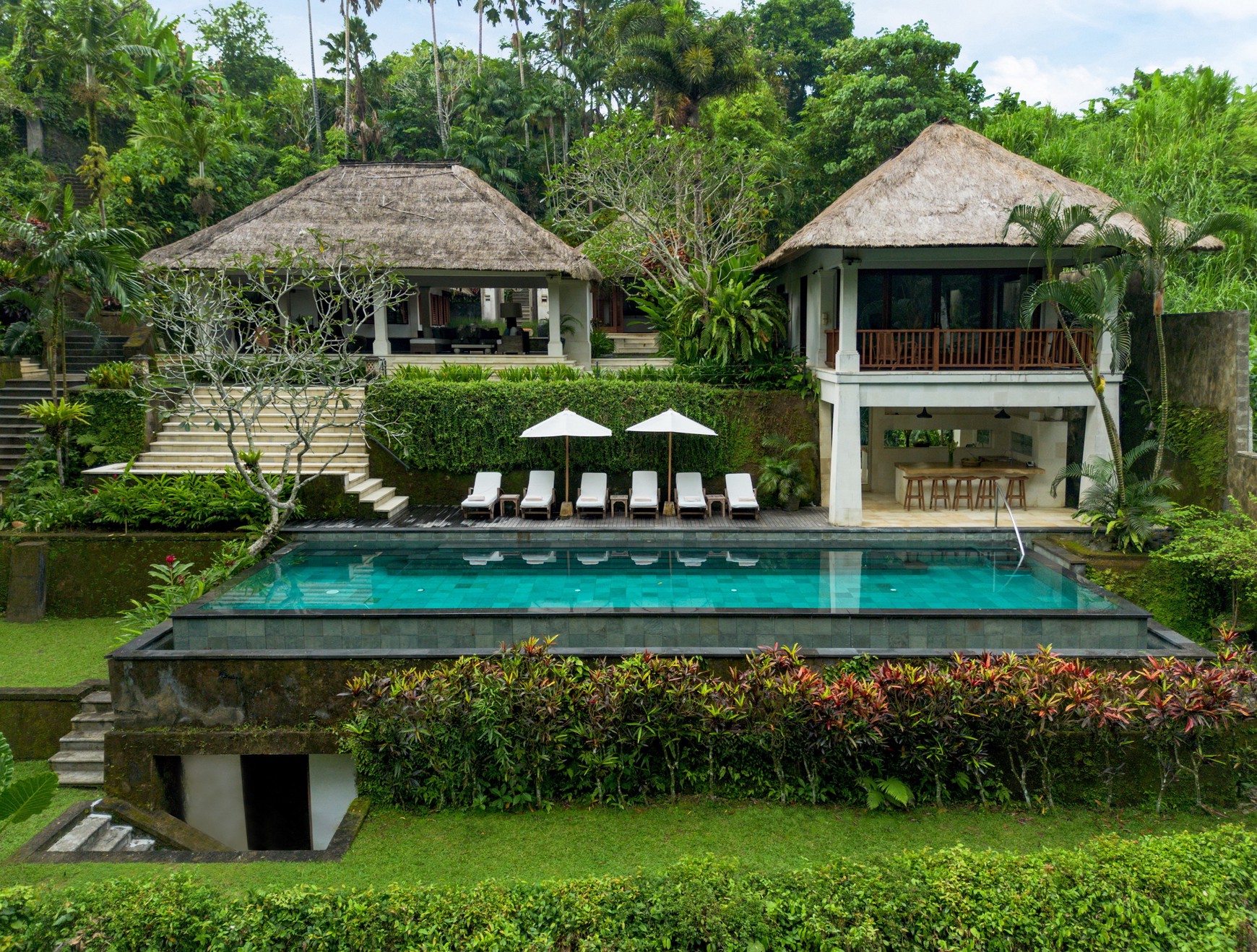 Freehold - Timeless Luxury Villa Estate Overlooking the River in Cepaka, Bali
