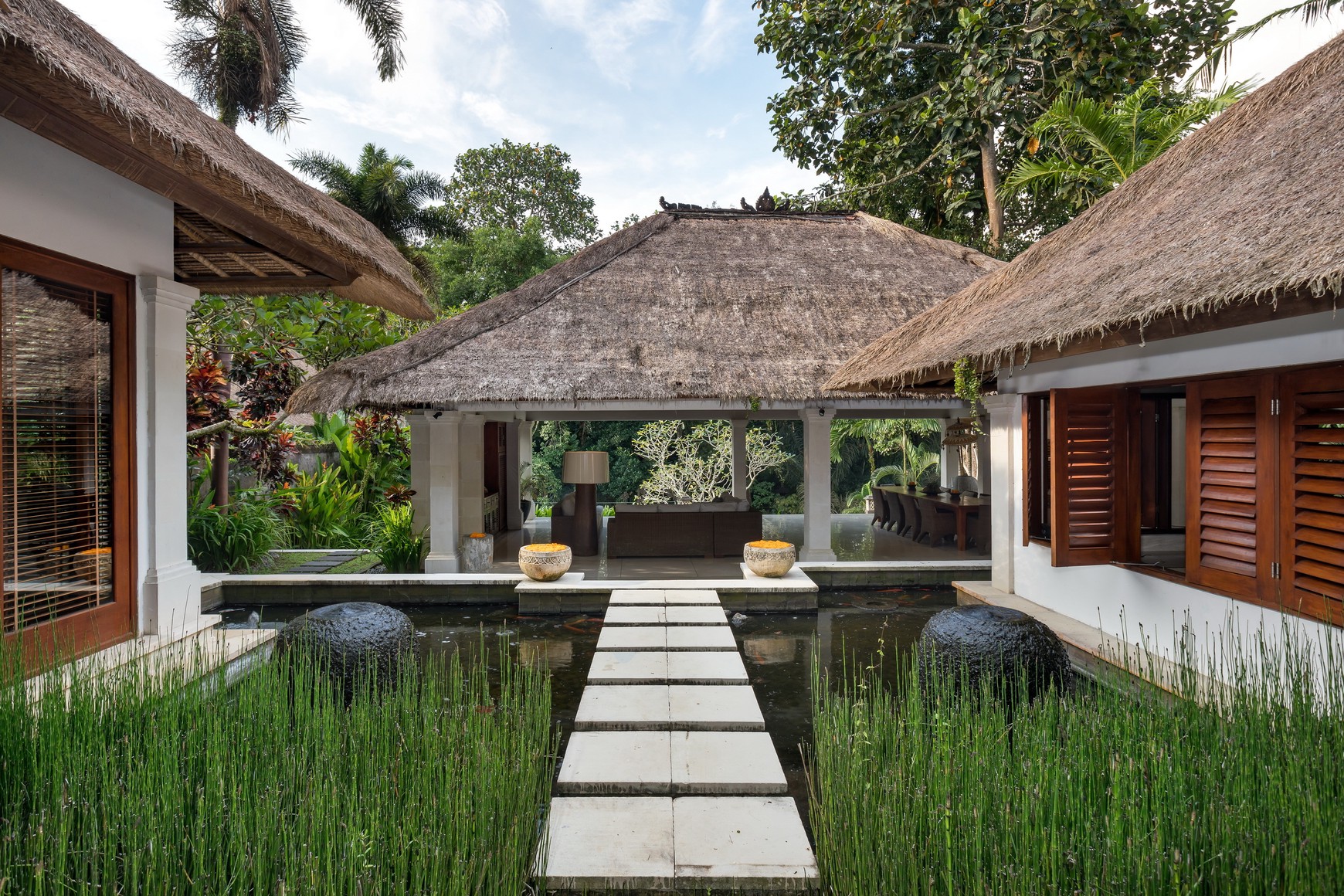 Freehold - Timeless Luxury Villa Estate Overlooking the River in Cepaka, Bali