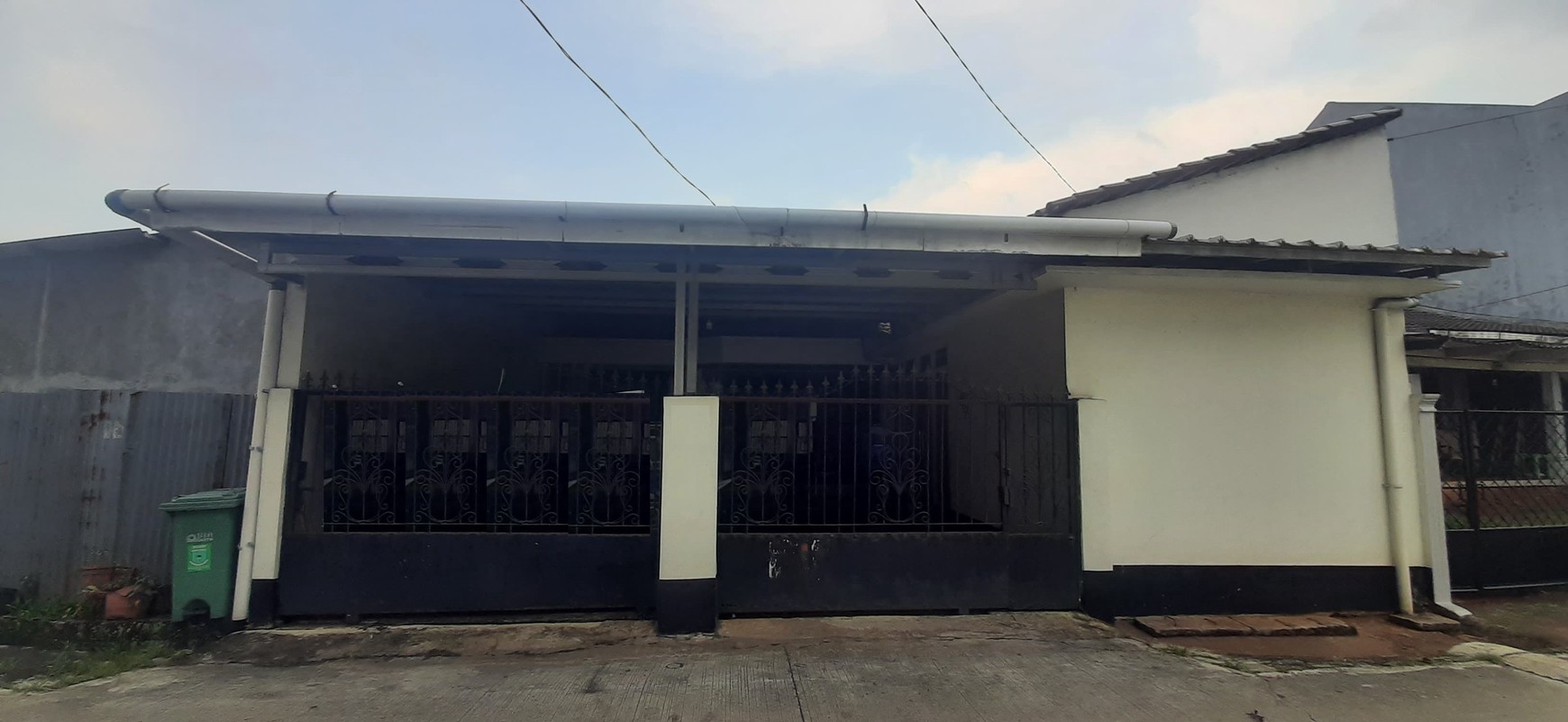 Rumah Luas Asri Diarea Kom-Lek Depkes Cipayung Ciputat, Dekat Gate Tol