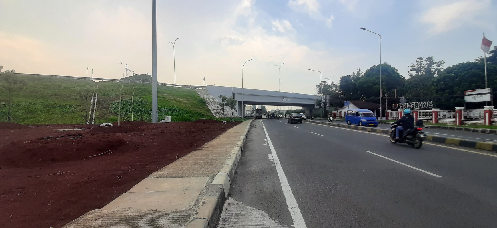 Rumah Luas Asri Diarea Kom-Lek Depkes Cipayung Ciputat, Dekat Gate Tol