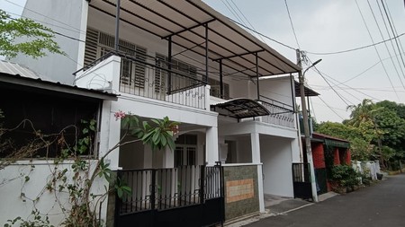 Rumah bagus, 2 lantai, rapih dan nyaman di Jurang Manggu