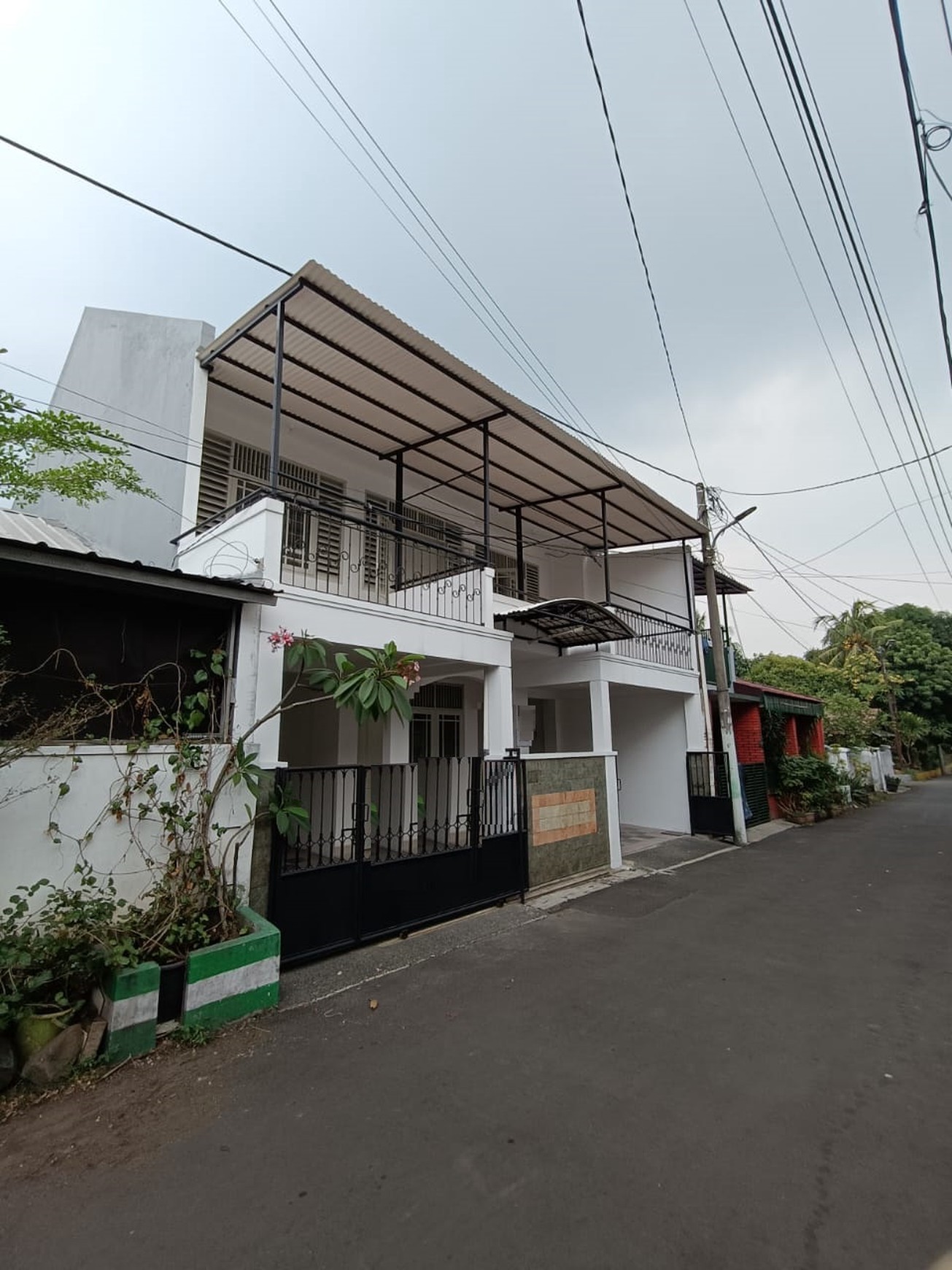 Rumah bagus, 2 lantai, rapih dan nyaman di Jurang Manggu