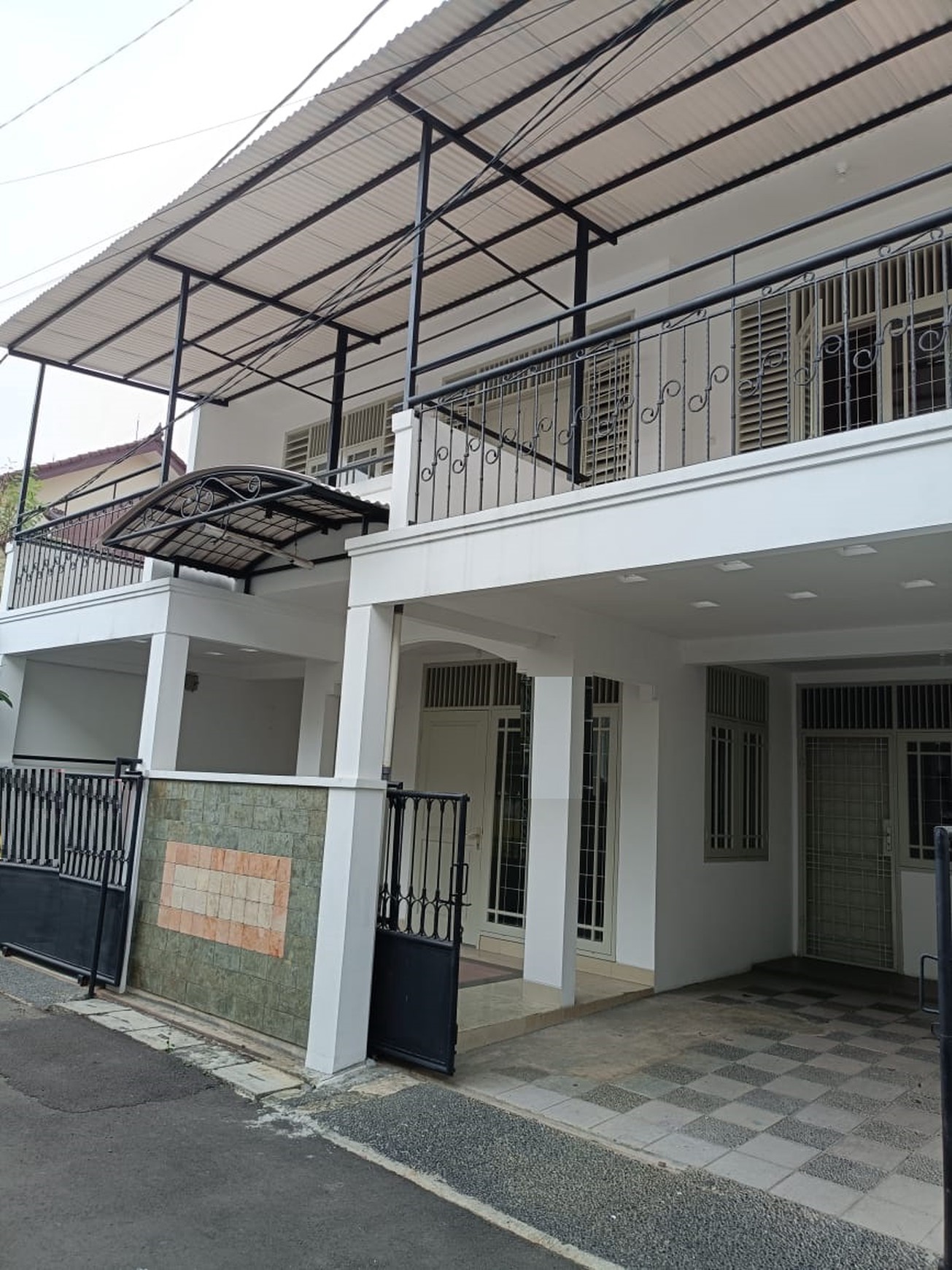 Rumah bagus, 2 lantai, rapih dan nyaman di Jurang Manggu