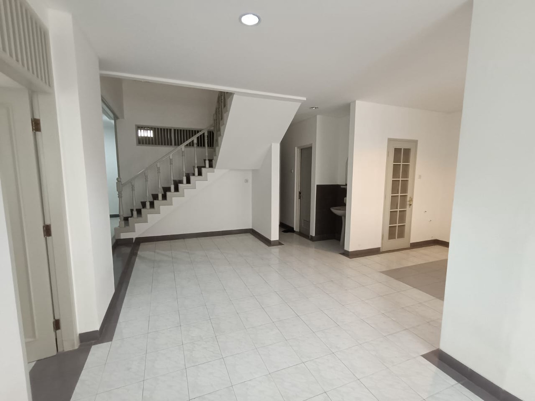 Rumah bagus, 2 lantai, rapih dan nyaman di Jurang Manggu