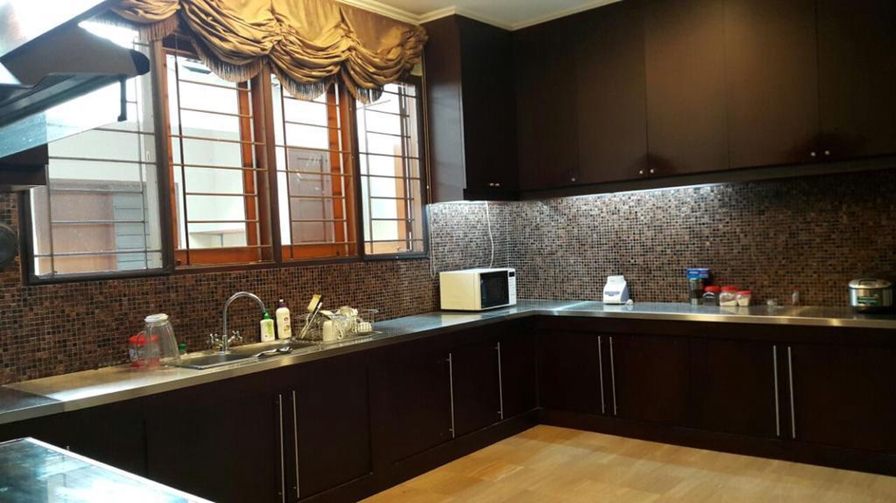 Rumah Nyaman Dan Aman Di Jl, Mpr